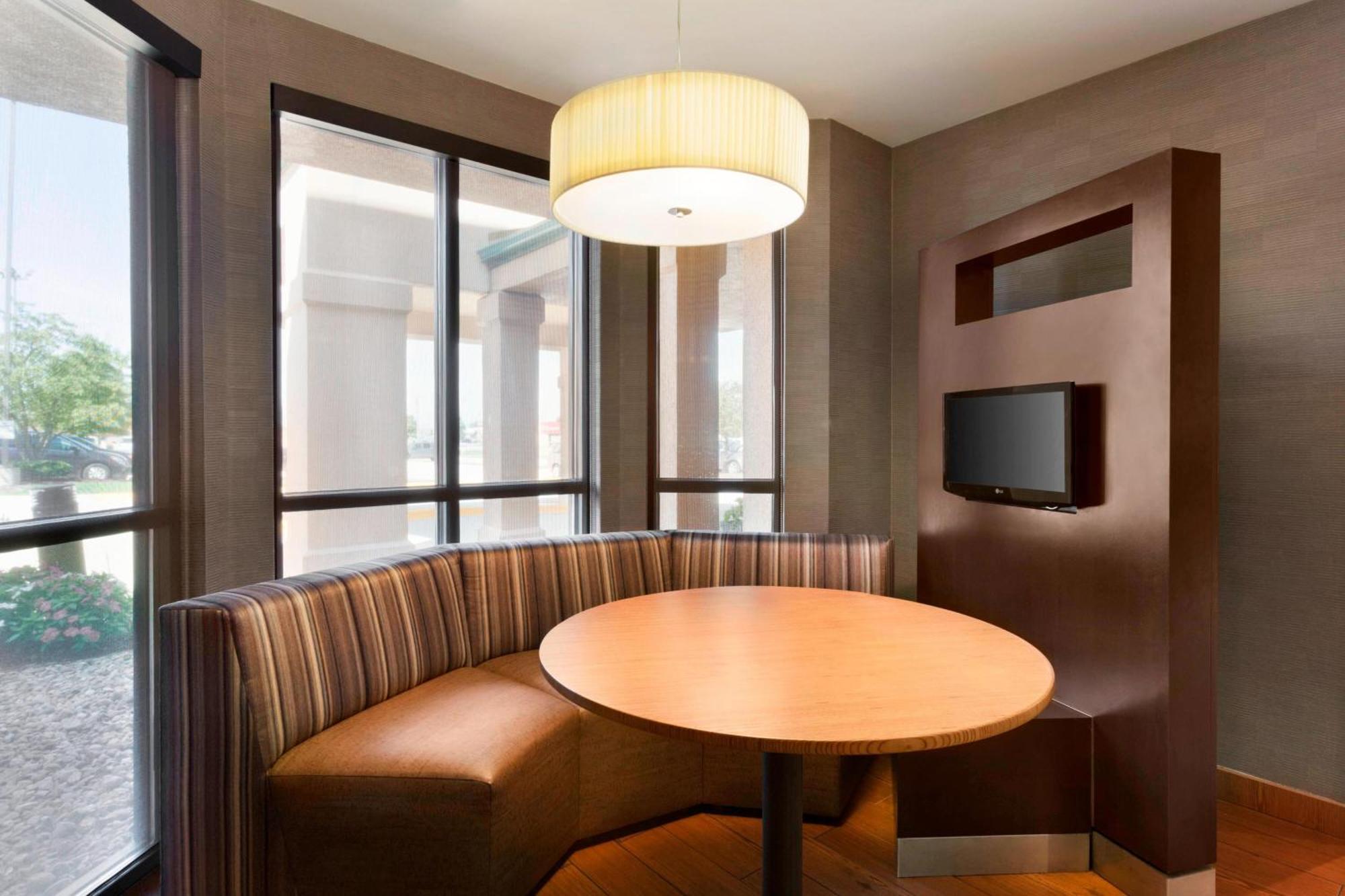 Hotel Courtyard By Marriott Bloomington Normal Extérieur photo