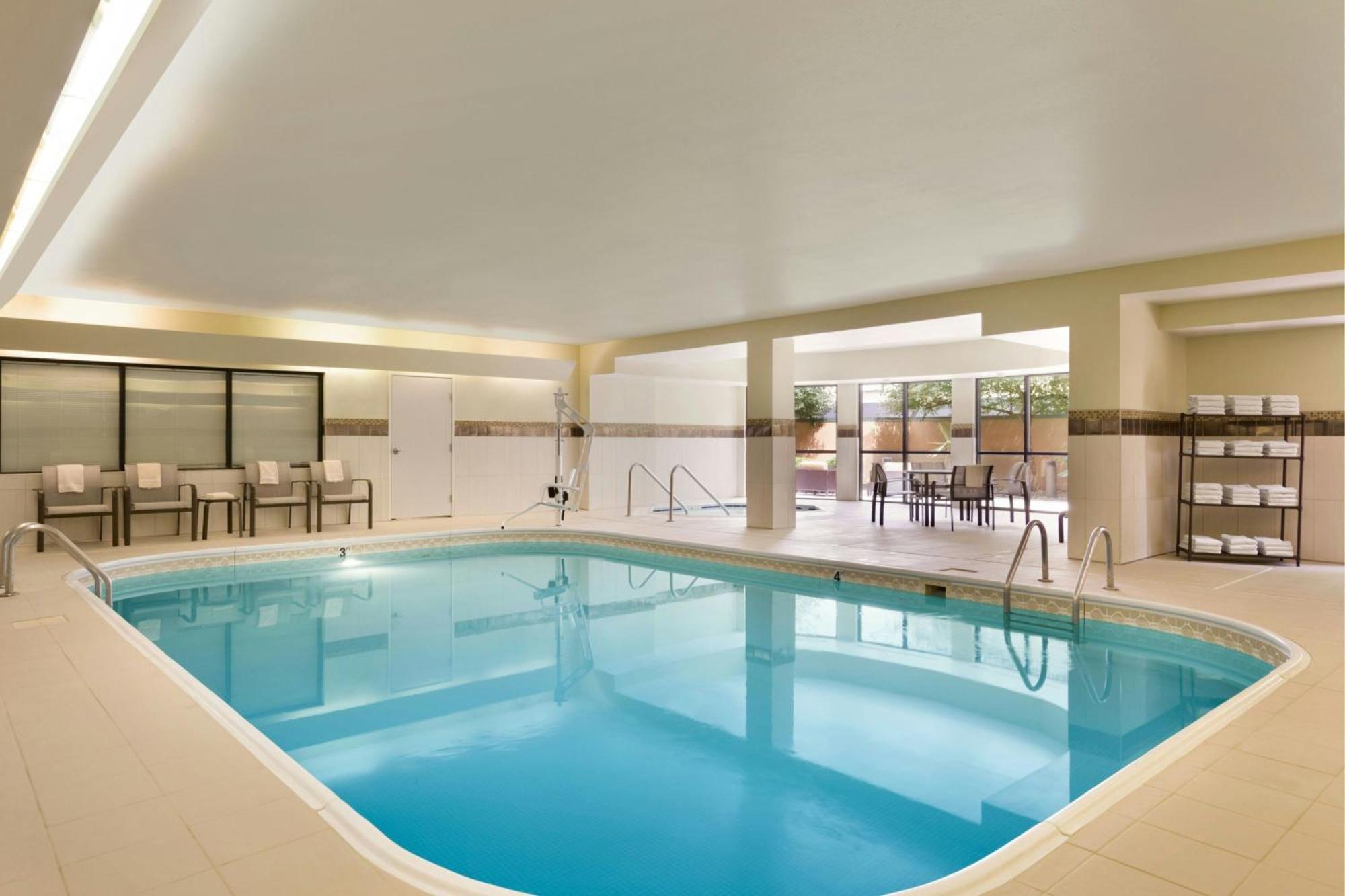 Hotel Courtyard By Marriott Bloomington Normal Extérieur photo